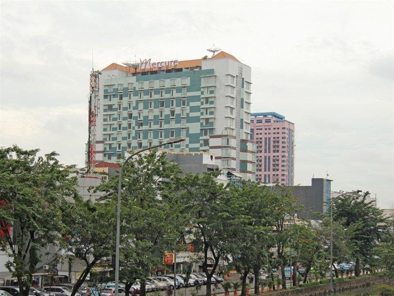 Mercure Jakarta Kota Exterior foto