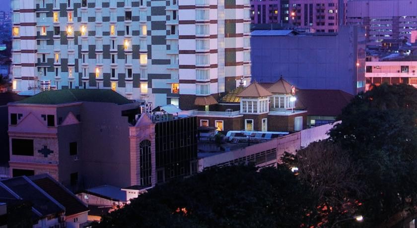 Mercure Jakarta Kota Exterior foto
