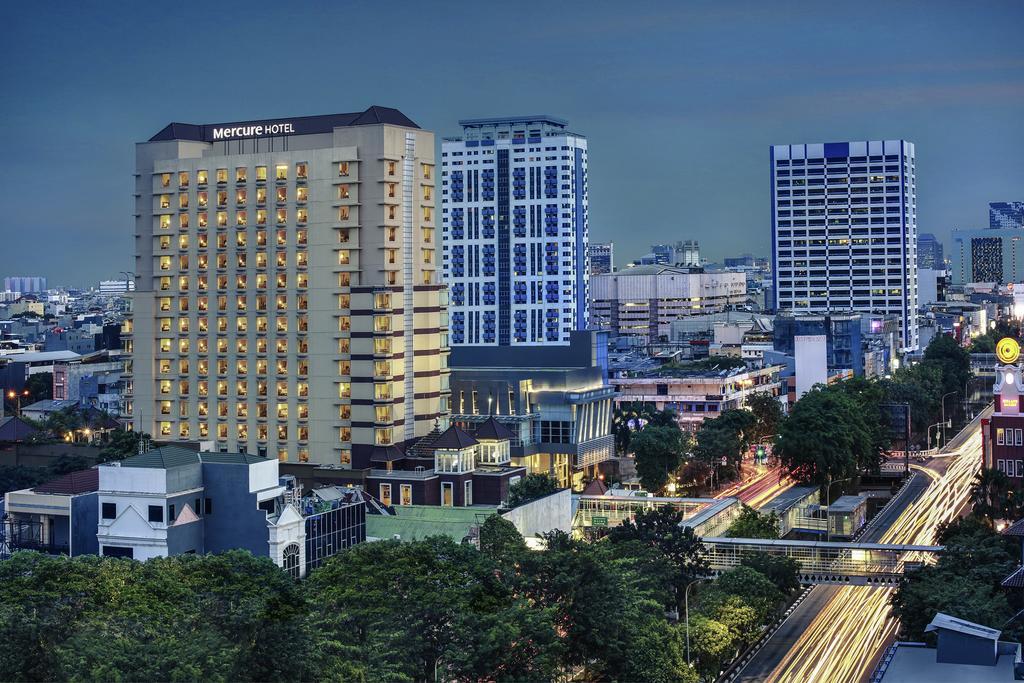 Mercure Jakarta Kota Exterior foto