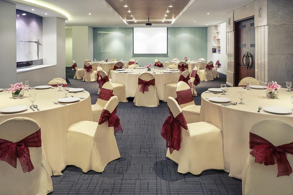 Mercure Jakarta Kota Exterior foto
