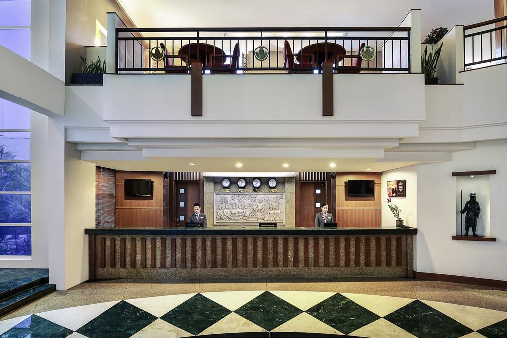 Mercure Jakarta Kota Exterior foto