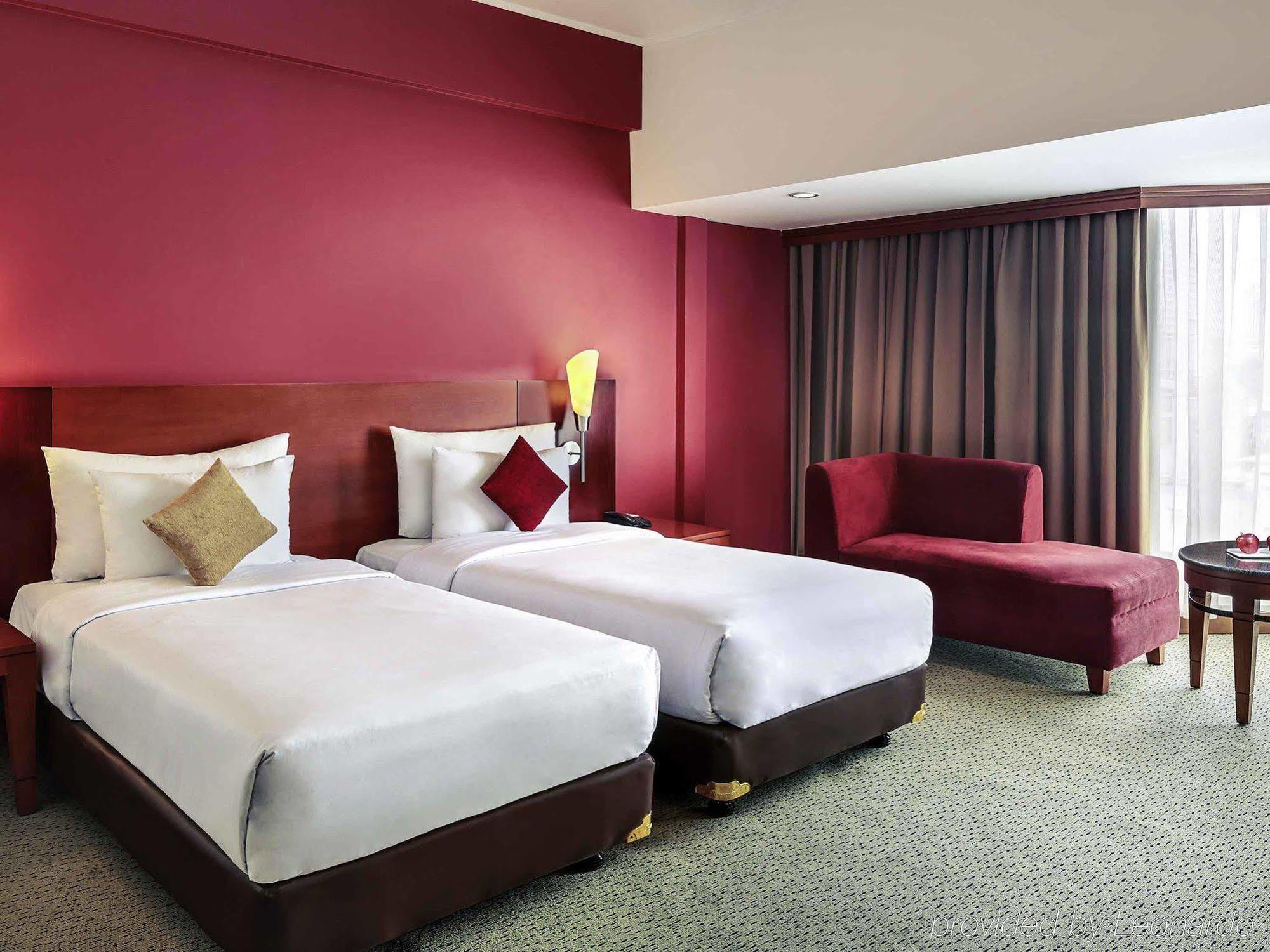 Mercure Jakarta Kota Exterior foto