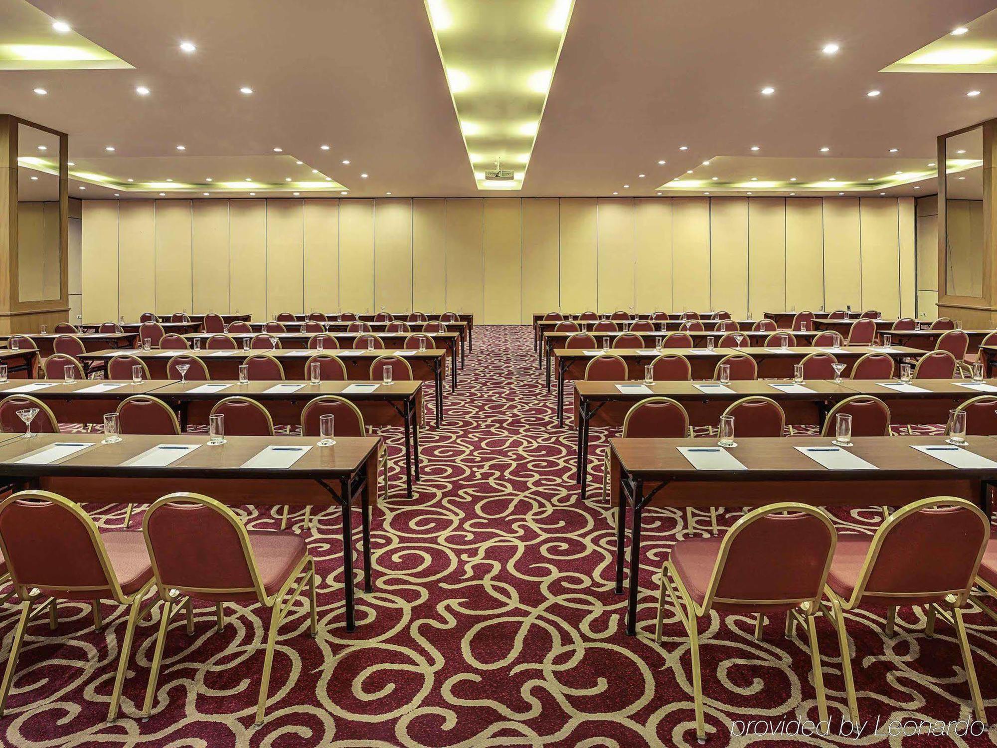 Mercure Jakarta Kota Exterior foto