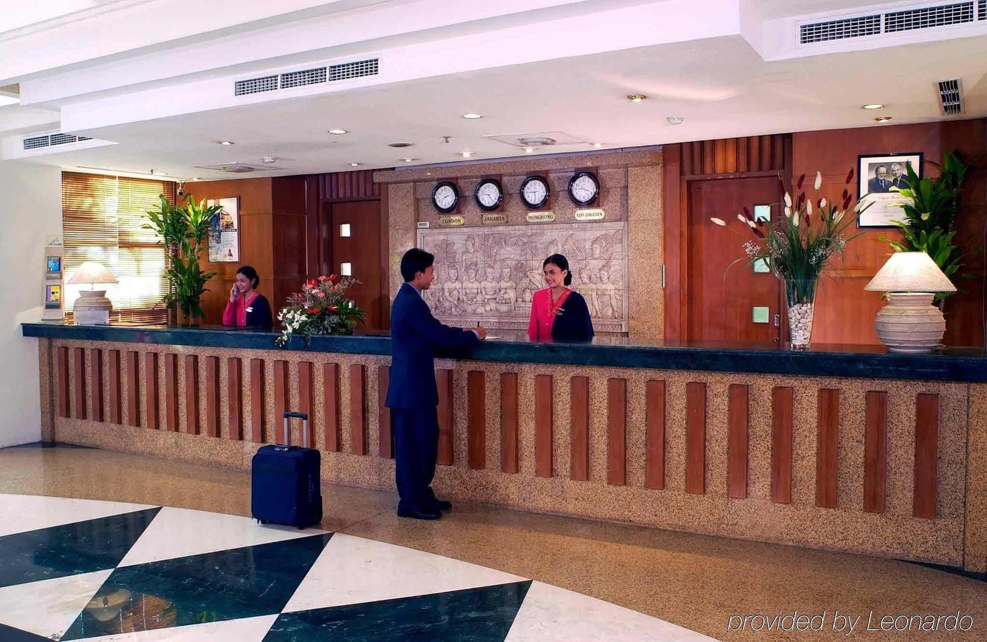 Mercure Jakarta Kota Exterior foto