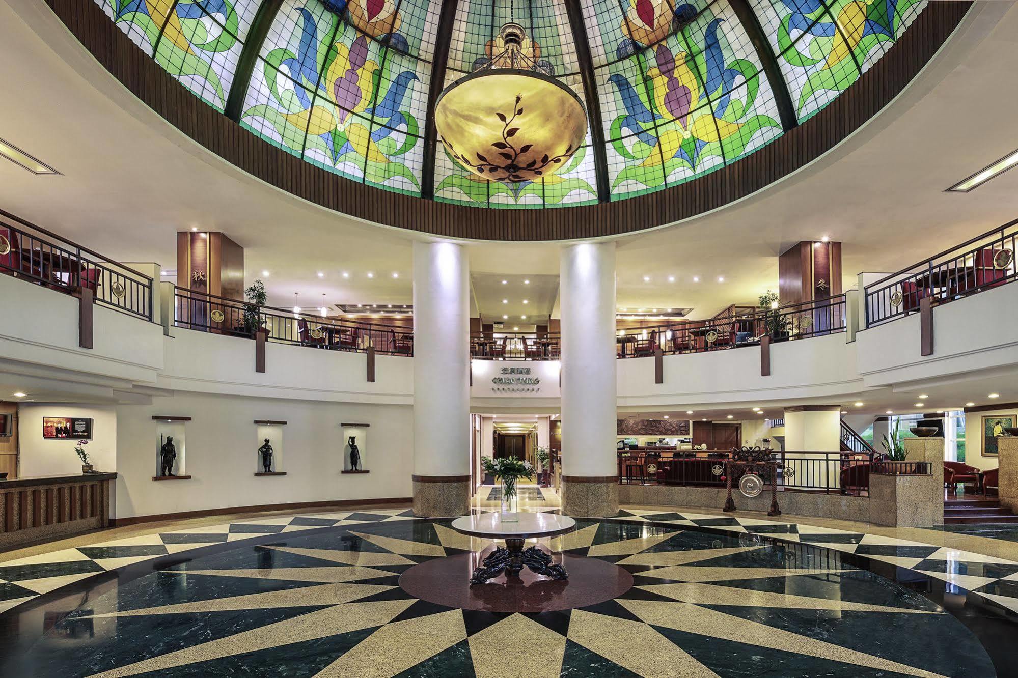 Mercure Jakarta Kota Exterior foto