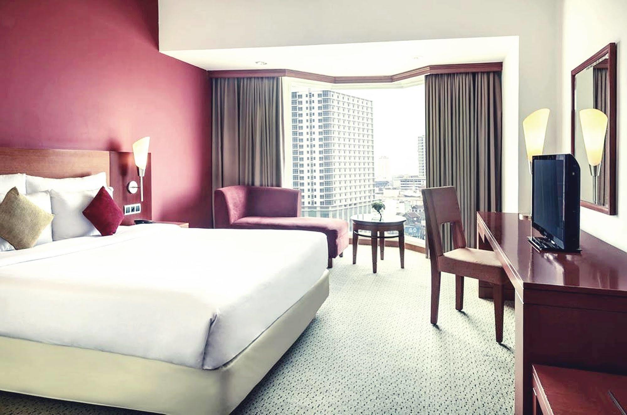 Mercure Jakarta Kota Exterior foto
