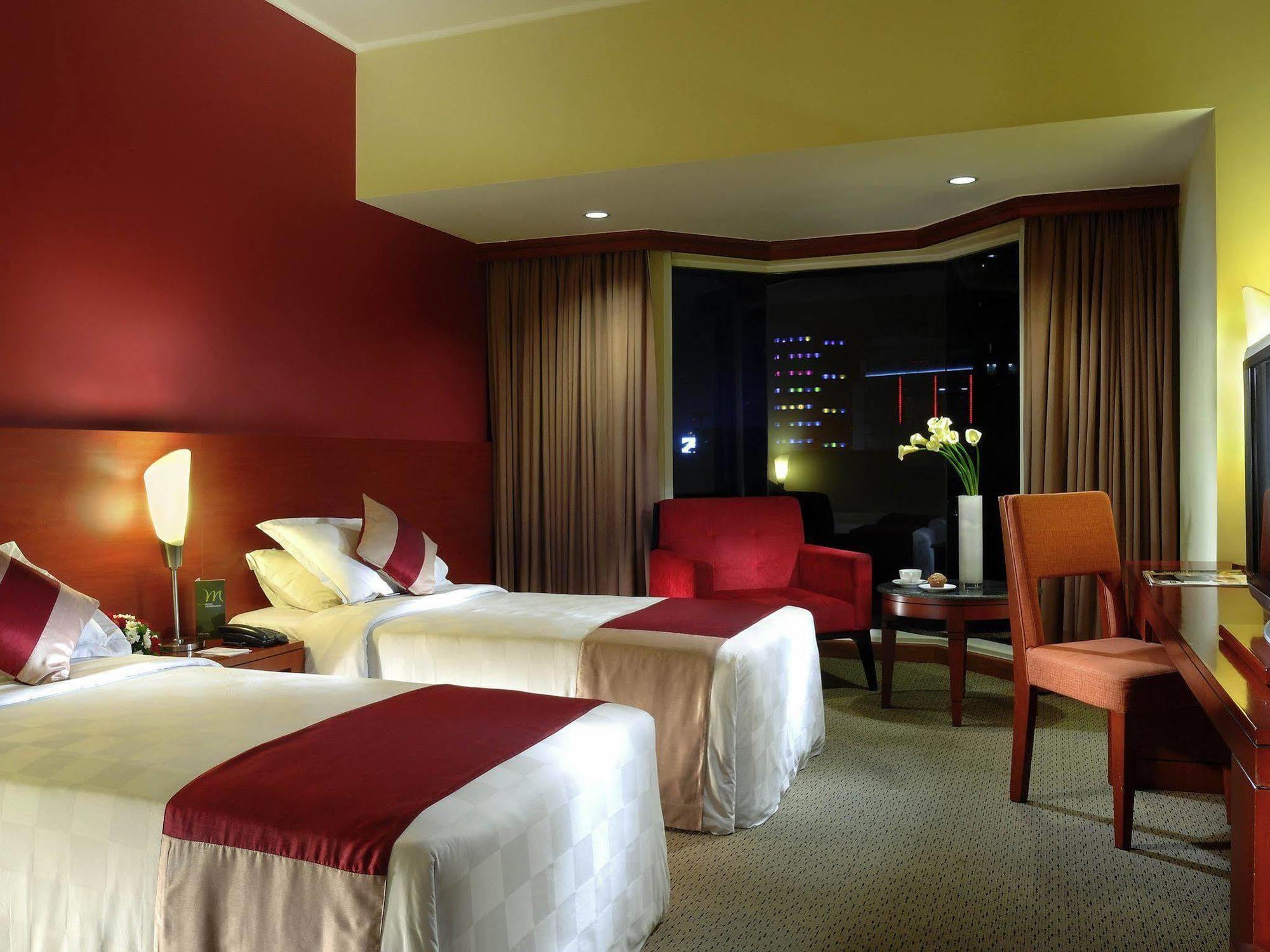Mercure Jakarta Kota Exterior foto