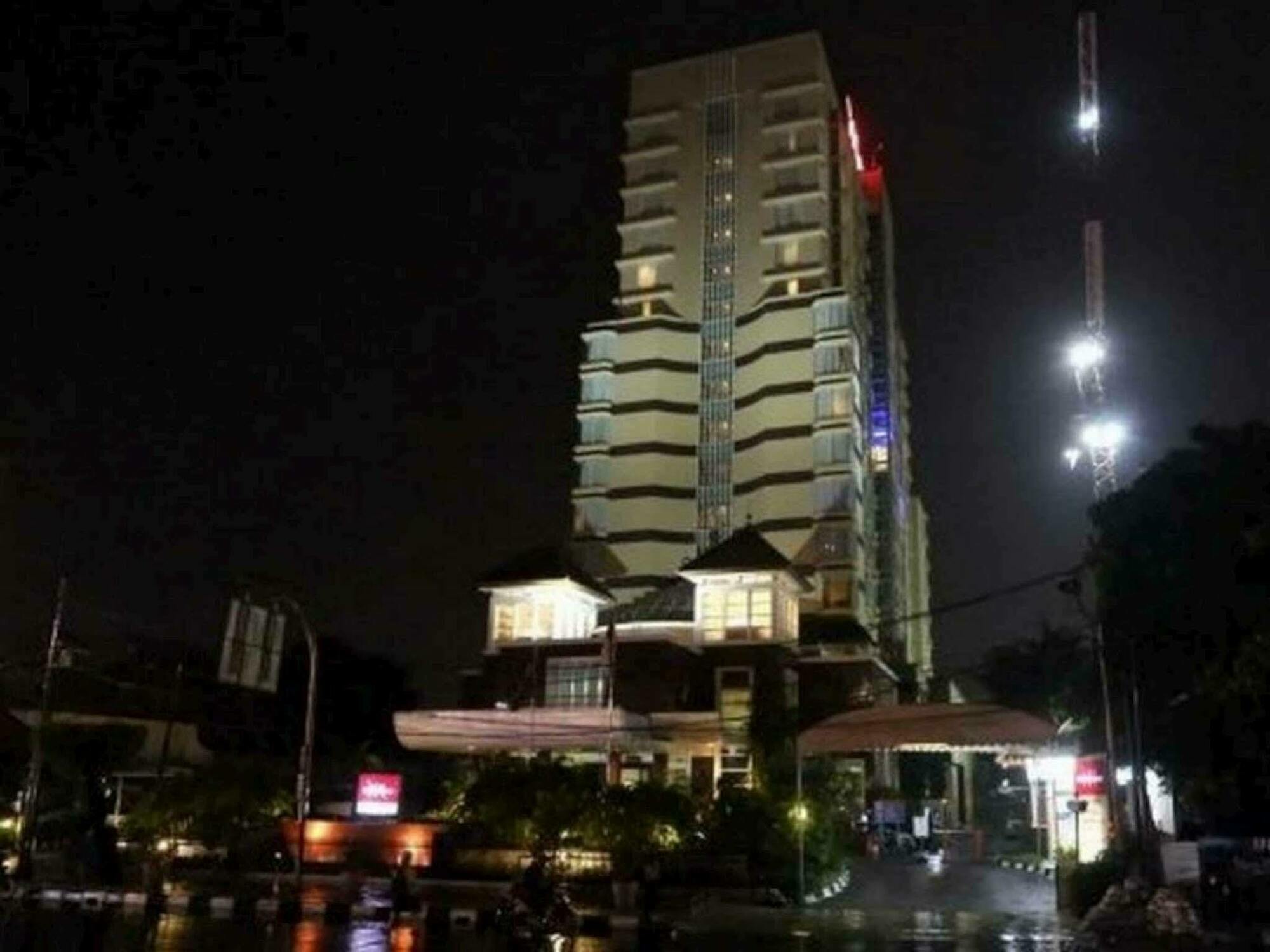 Mercure Jakarta Kota Exterior foto