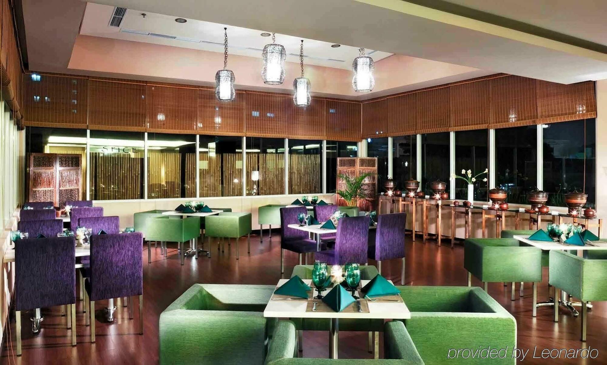 Mercure Jakarta Kota Restaurante foto